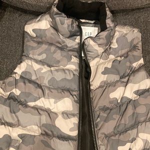 Woman’s GAP camo vest